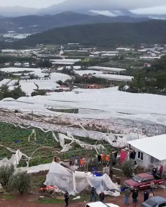 Kumluca’da Sel ve Hortumun Yaraları Sarılıyor mu? 5